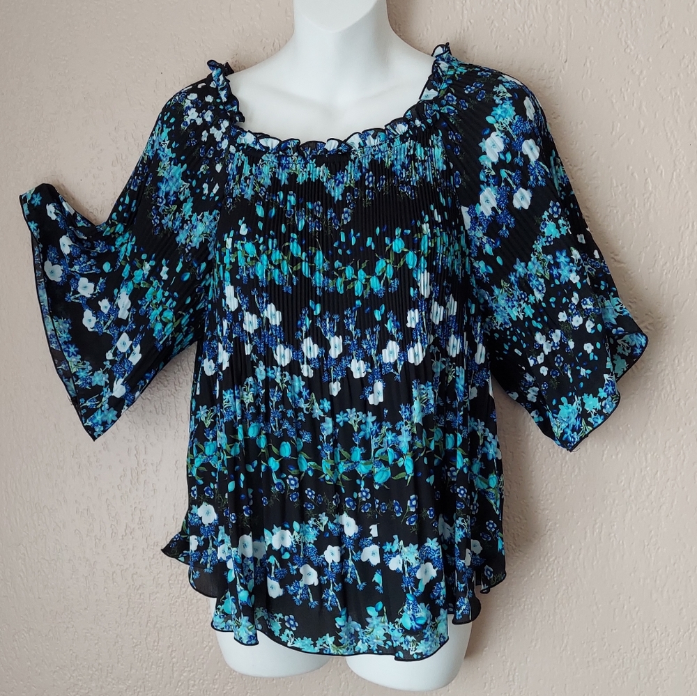 ❣Worthington accordion blouse.